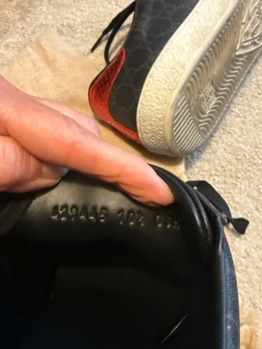 Black Low-Top leather Gucci Men’s Sneakers with Red-Blue Stripe